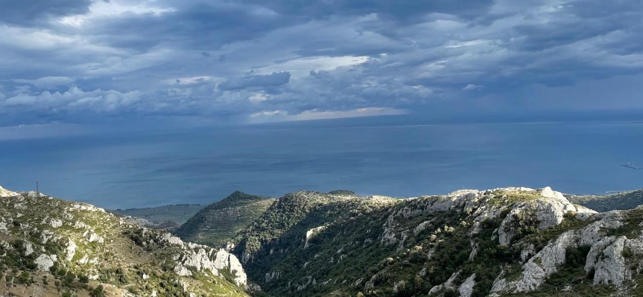 Al Dolmen Bed & Breakfast Monte SantʼAngelo Екстериор снимка