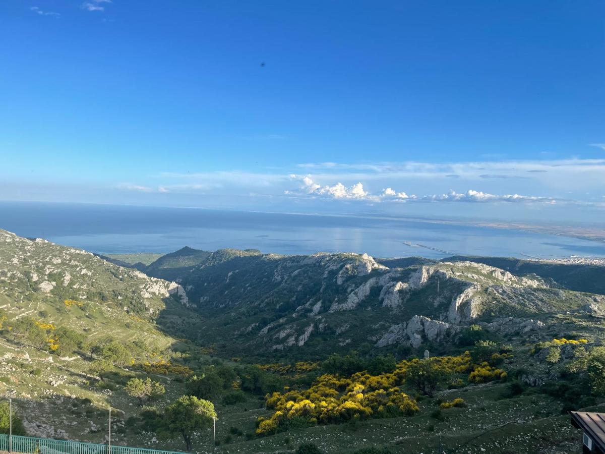 Al Dolmen Bed & Breakfast Monte SantʼAngelo Екстериор снимка